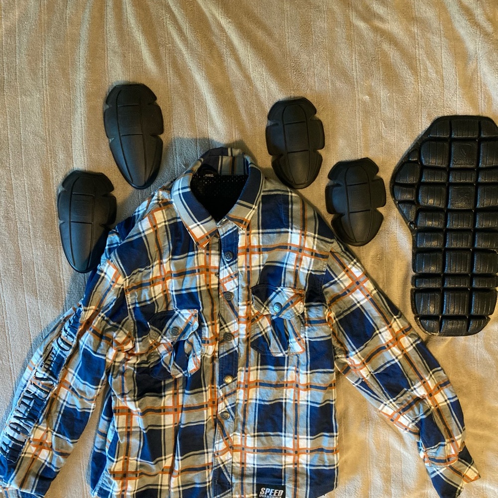 Speed and Strength: Motorcycle Riding Shirt with pads - Size Medium